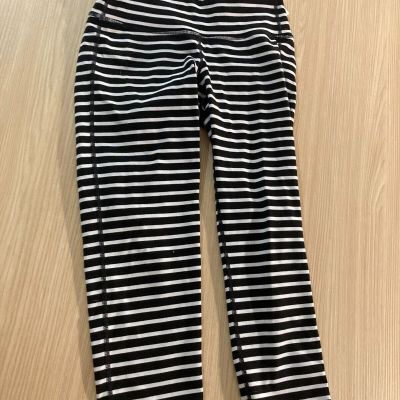 Athleta Striped Chaturanga Capri Leggings Style 243095 Black White XS Xtra Small